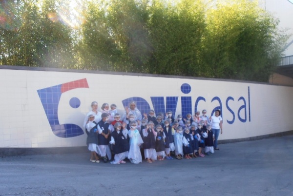 Crianças e professores visitam a AVICASAL